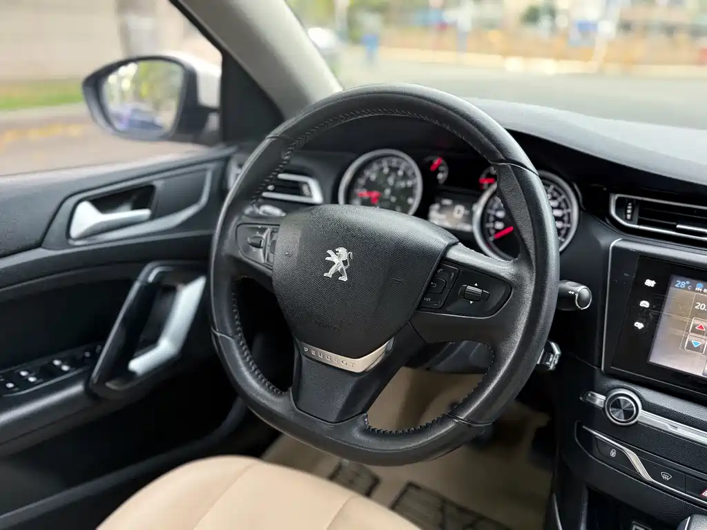 Peugeot 408 2016 — фото 10