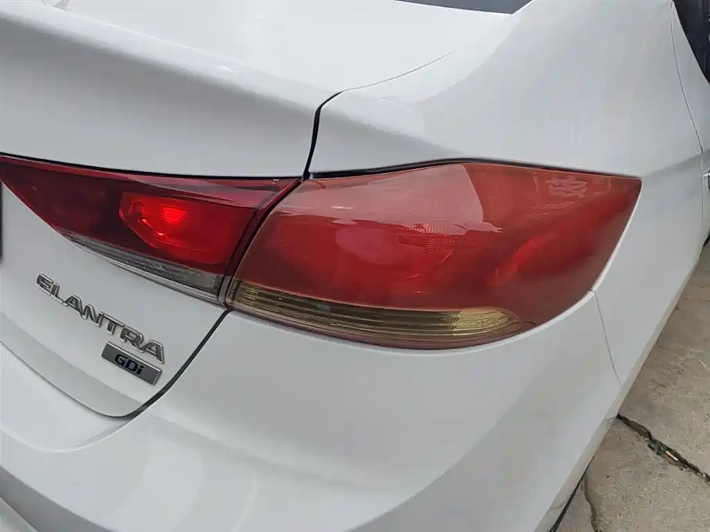 Hyundai Elantra 2017 — фото 8