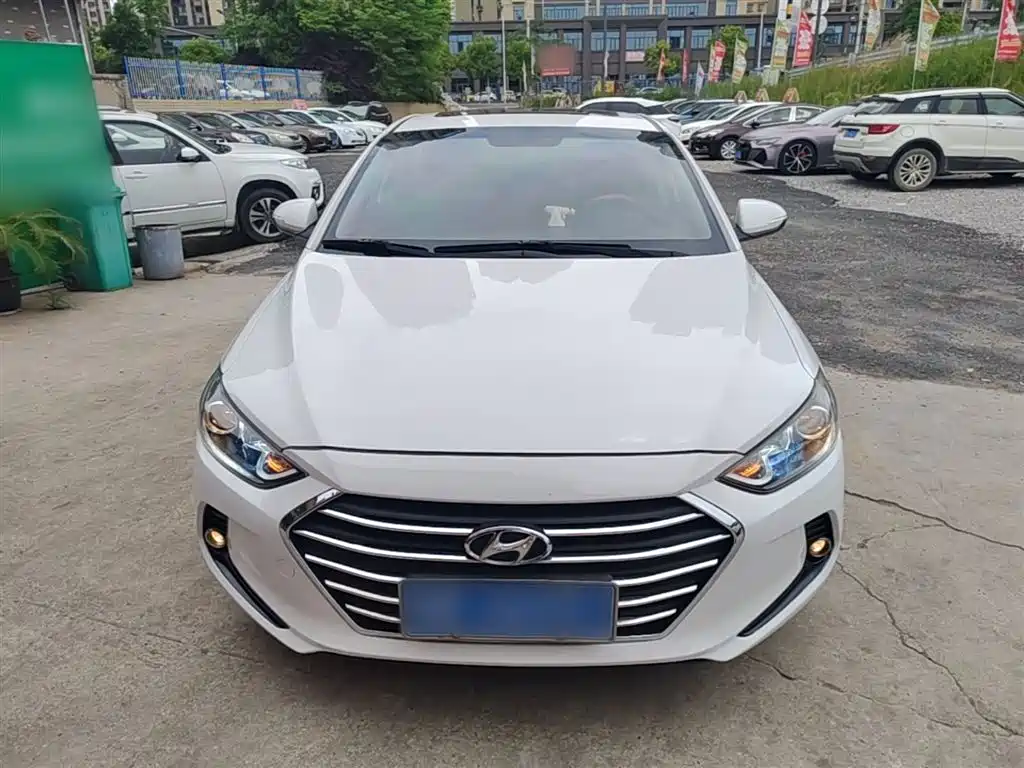Hyundai Elantra 2017 — фото 3