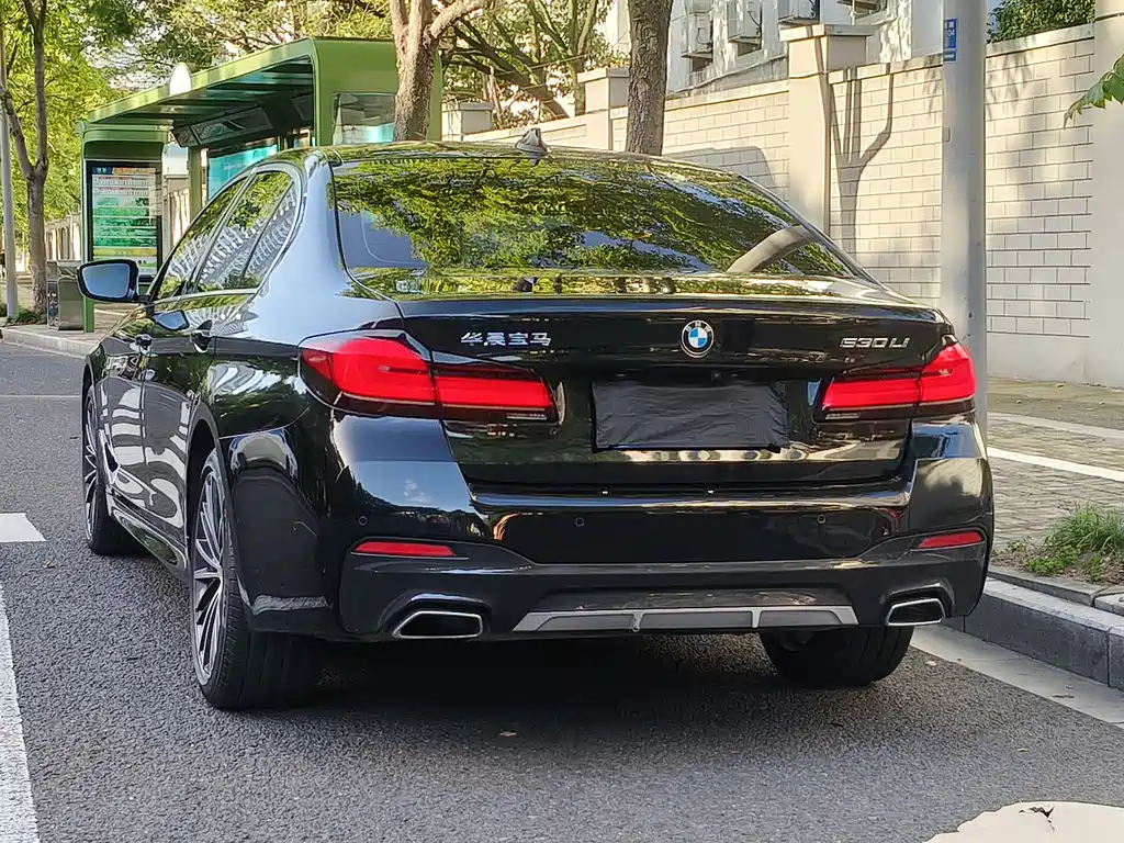 BMW 5 Series 2022 — фото 16