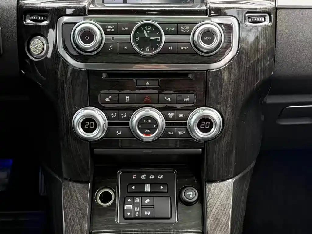 Land Rover Discovery 2015 — фото 16