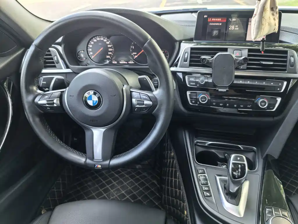 BMW 3 Series 2018 — фото 11
