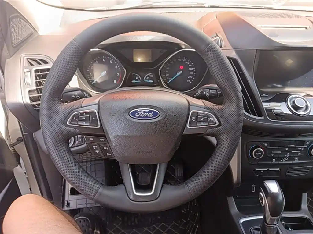 Ford Kuga 2018 — фото 11