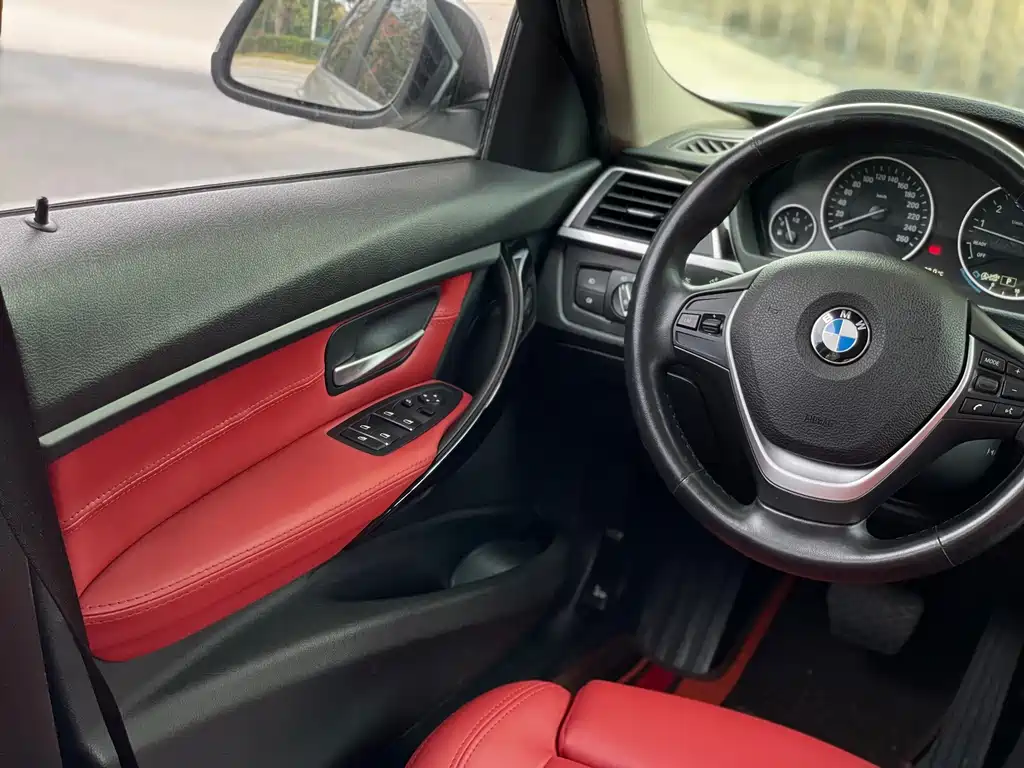 BMW 3 Series 2019 — фото 12