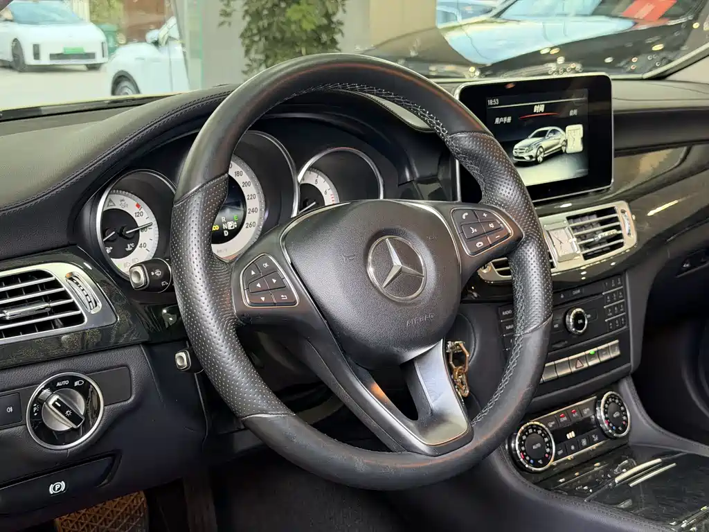 Mercedes-Benz CLS 2015 — фото 12