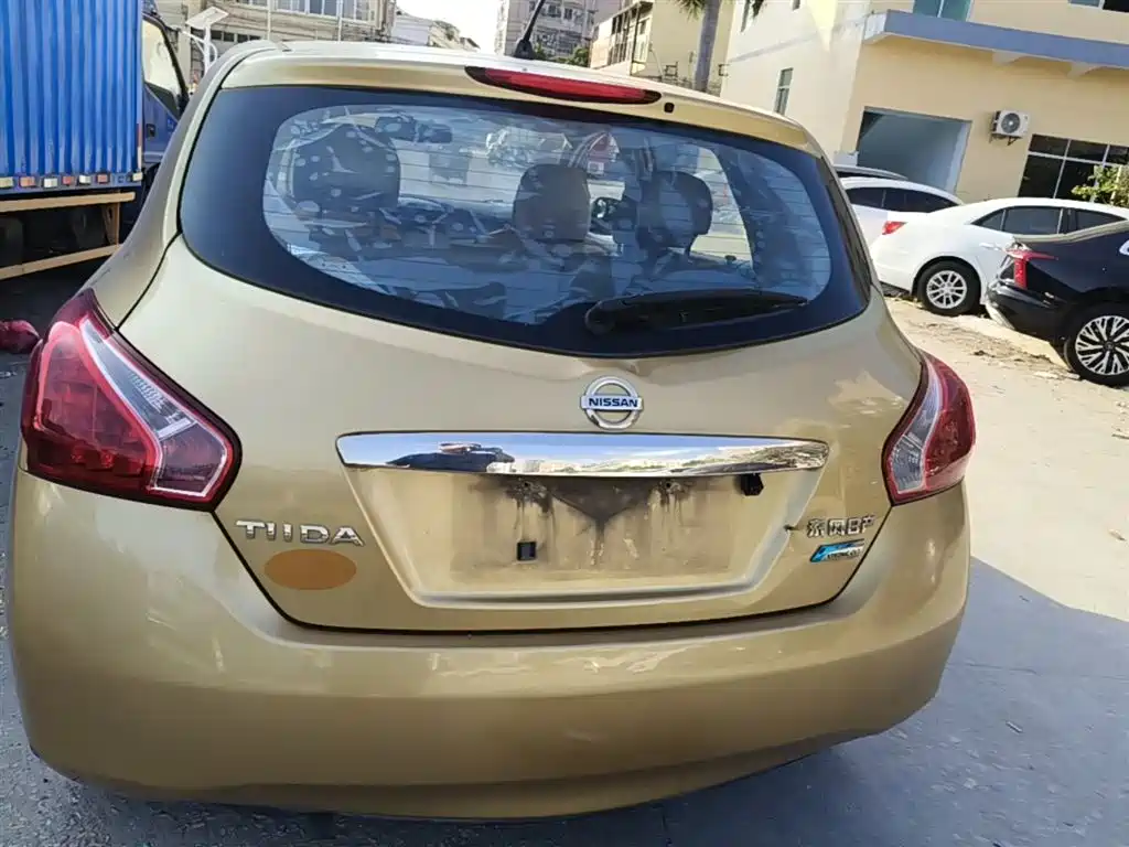 Nissan Tiida 2015 — фото 6