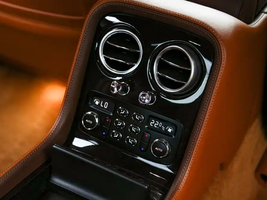 Bentley Flying Spur 2010 — фото 24