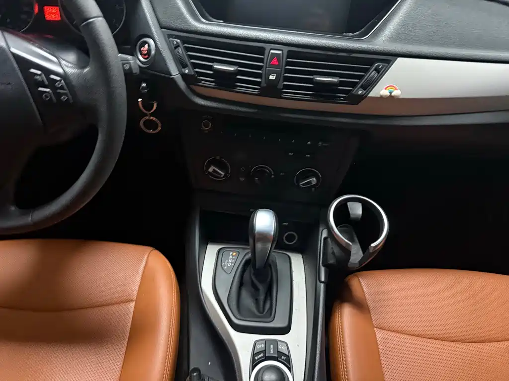 BMW X1 2014 — фото 11
