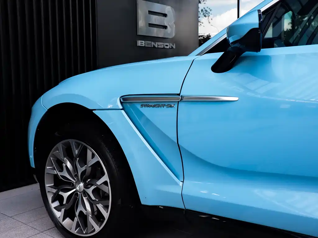 Aston Martin DBX 2022