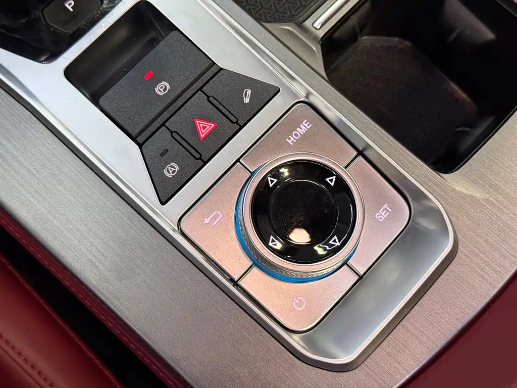 Jetour Jietu X70 PLUS 2025 — фото 18