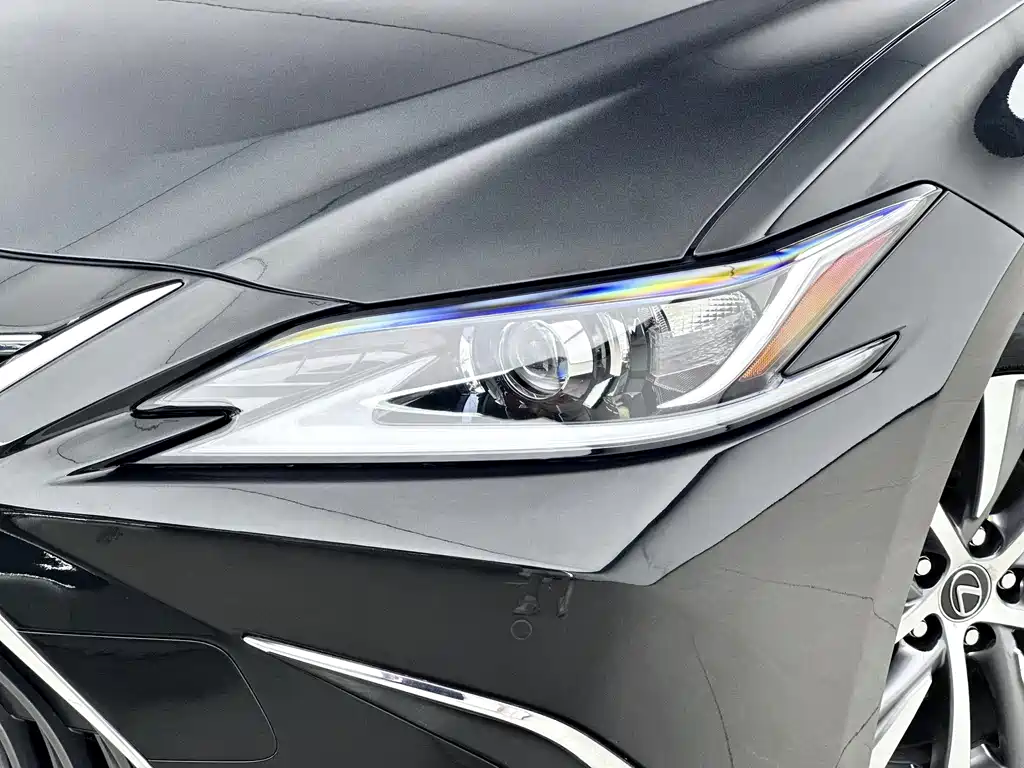 Lexus ES 2019 — фото 15