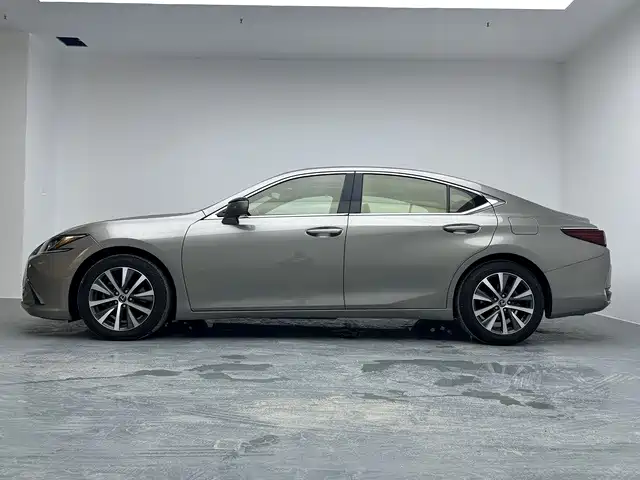 Lexus ES 2018 — фото 7