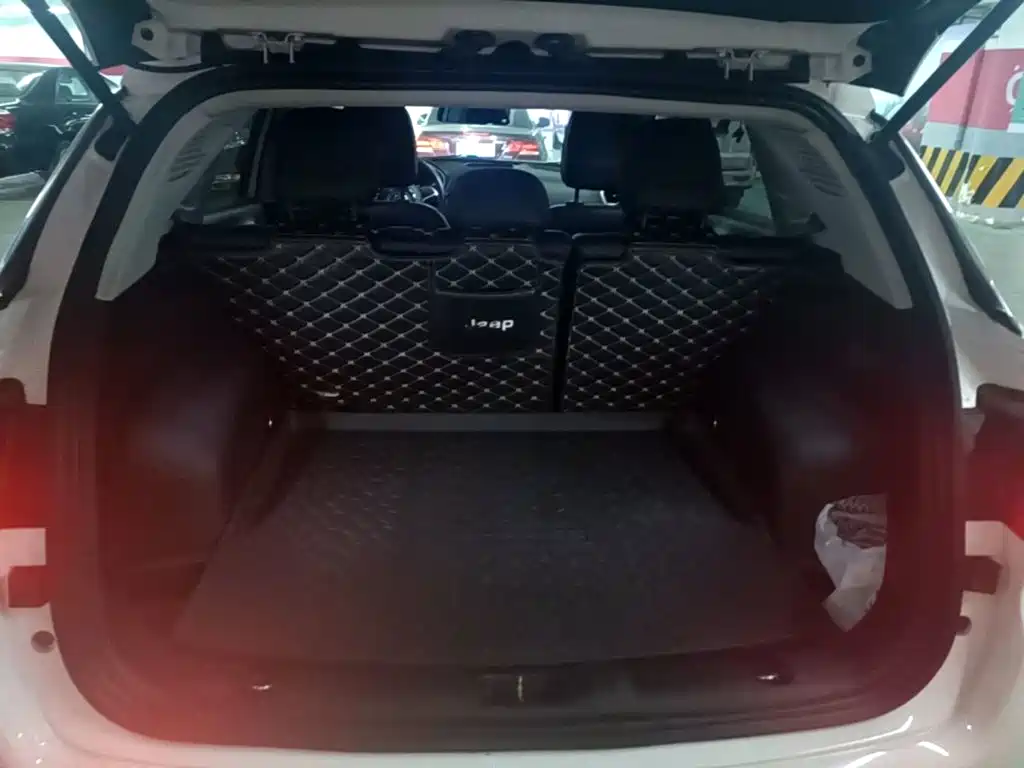Jeep Compass 2018 — фото 19