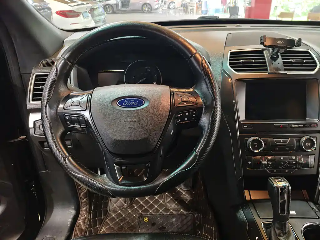 Ford Explorer 2016 — фото 12