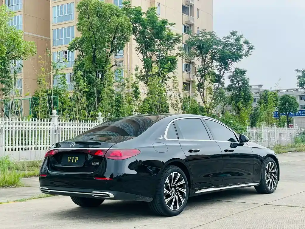 Mercedes-Benz E-Class 2024