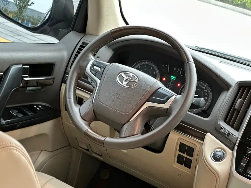 Toyota Land Cruiser 2019 — фото 14