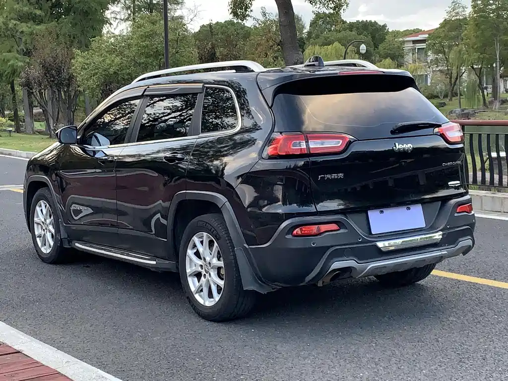 Jeep Cherokee 2017 — фото 5
