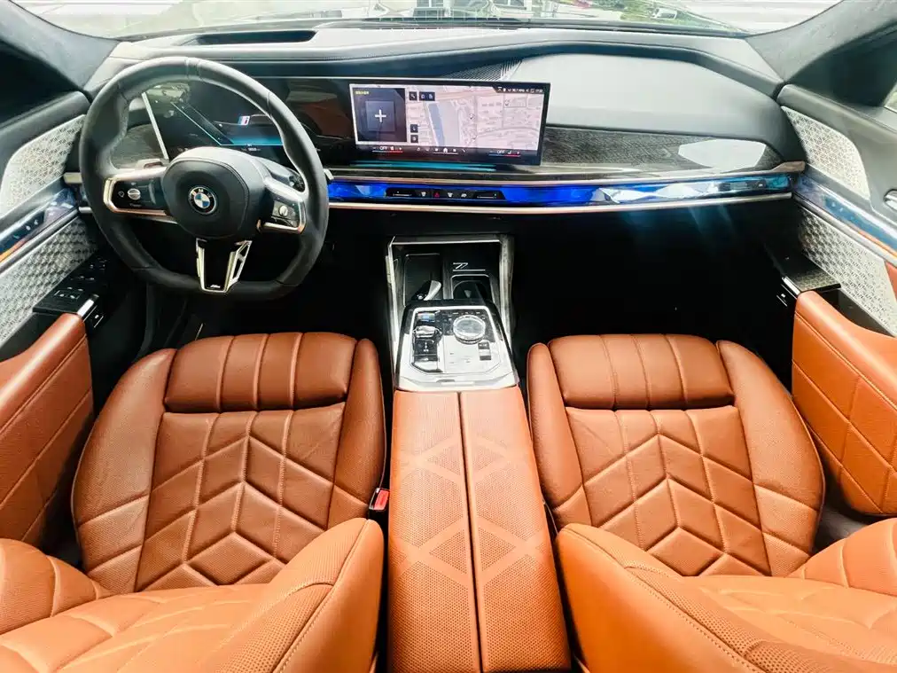 BMW i7 — фото 18