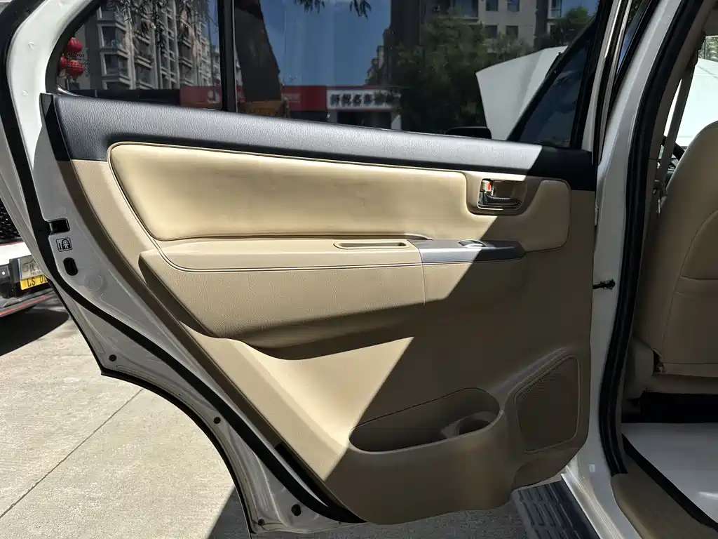 Toyota Fortuner 2016 — фото 18