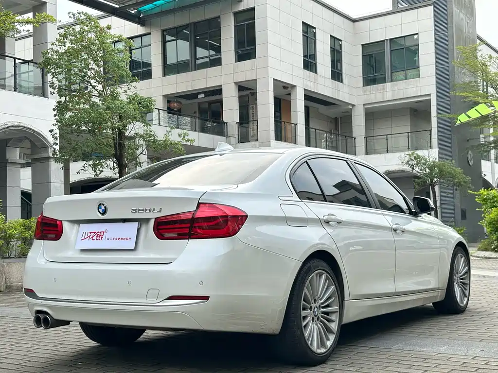 BMW 3 Series 2018 — фото 9