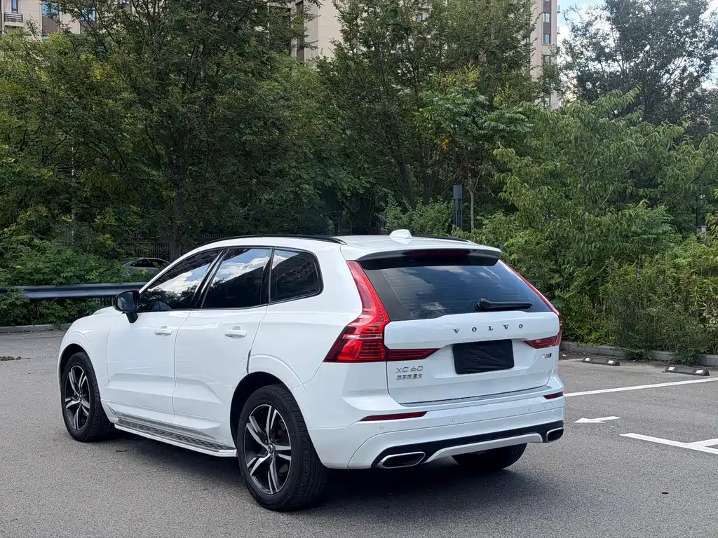 Volvo XC60 2021 — фото 11