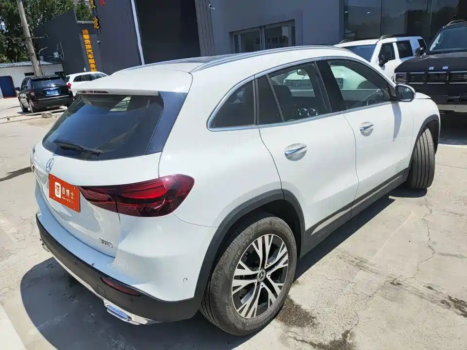 Mercedes-Benz GLA 2024