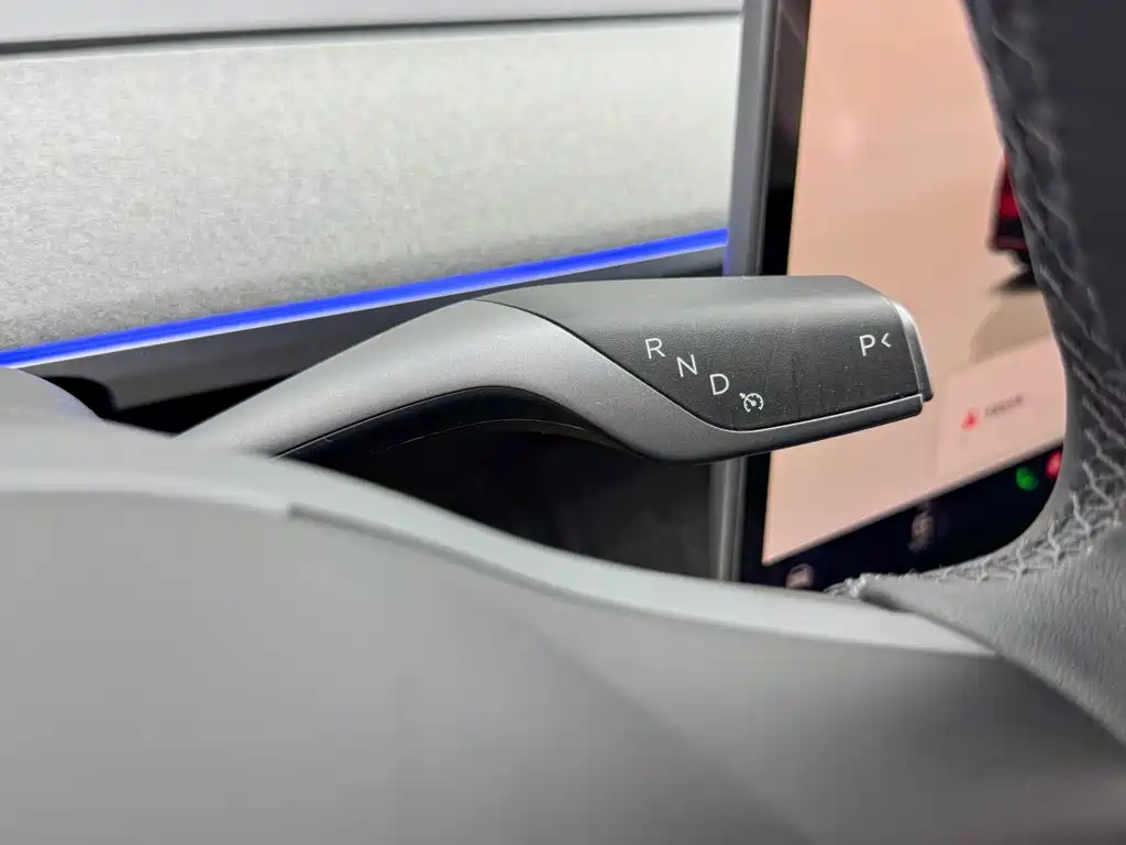 Tesla Model Y 2024 — фото 10