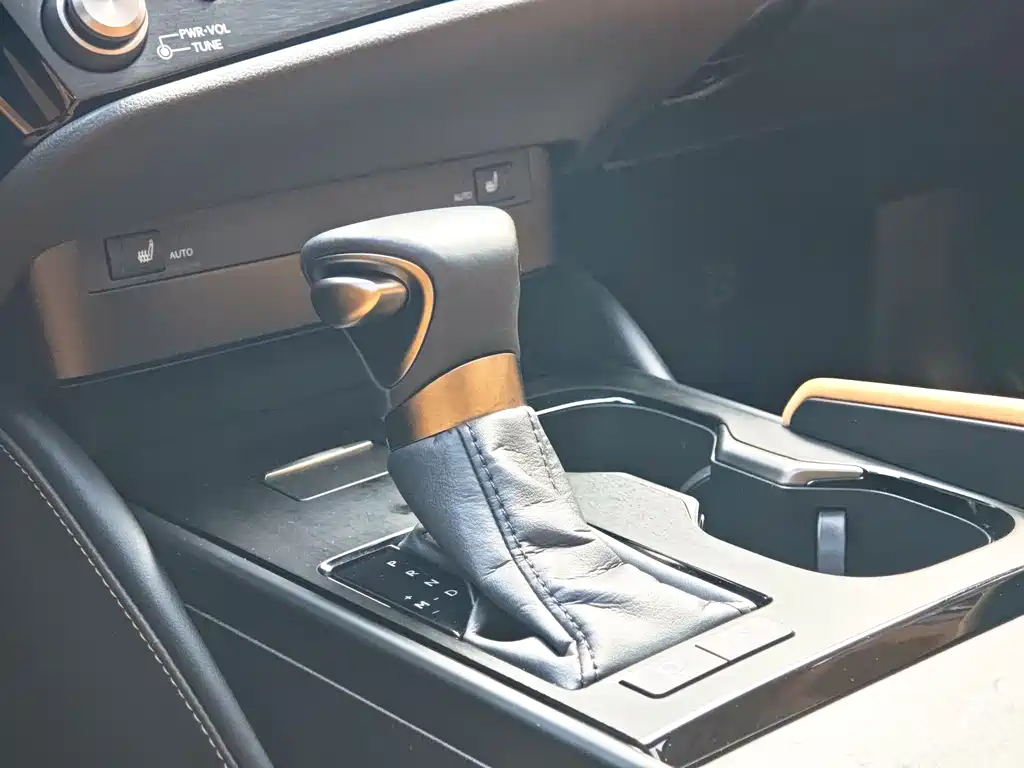 Lexus ES 2024 — фото 10