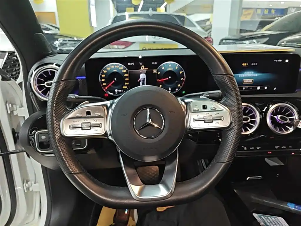 Mercedes-Benz A-Class 2021 — фото 11