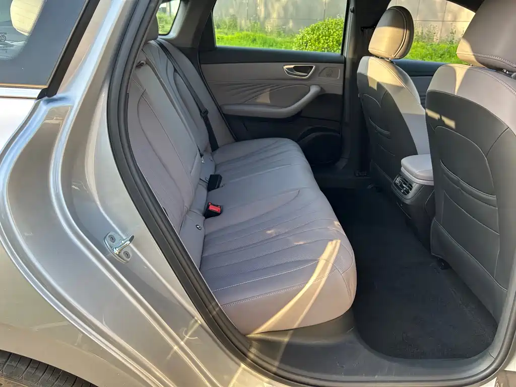 Roewe M7 DMH — фото 10