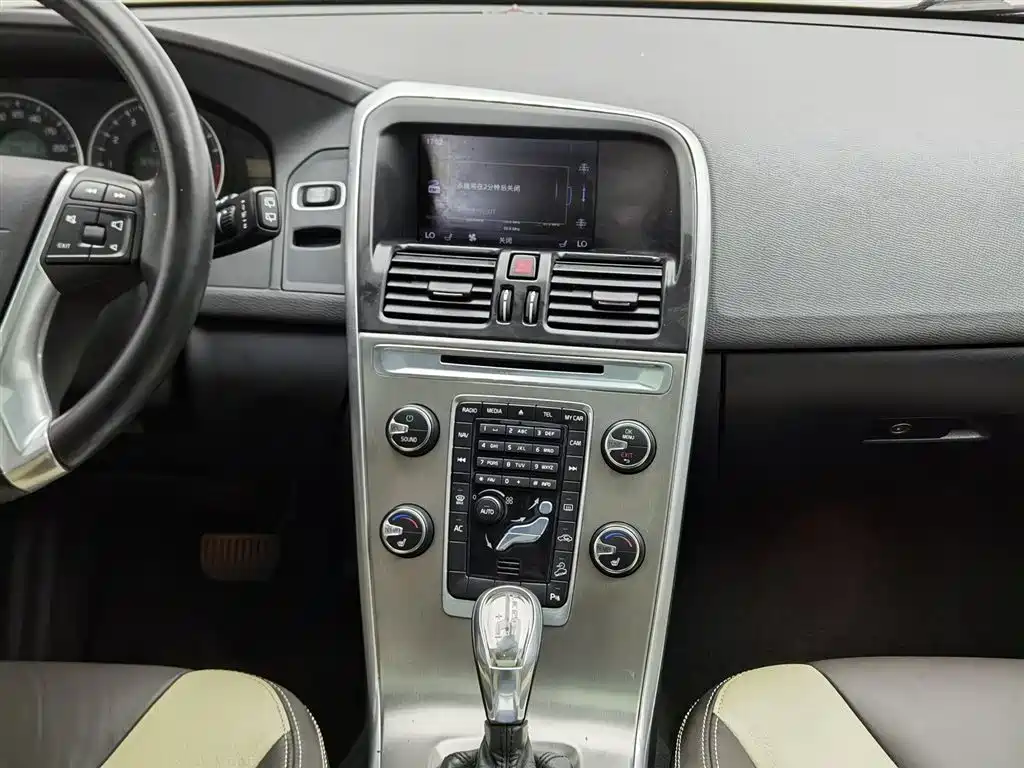 Volvo XC60 2013 — фото 12