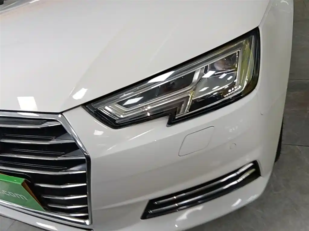 Audi A4L 2018 — фото 24