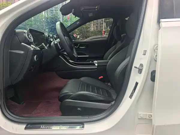 Mercedes-Benz C-Class 2024