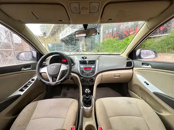 Hyundai Accent 2014