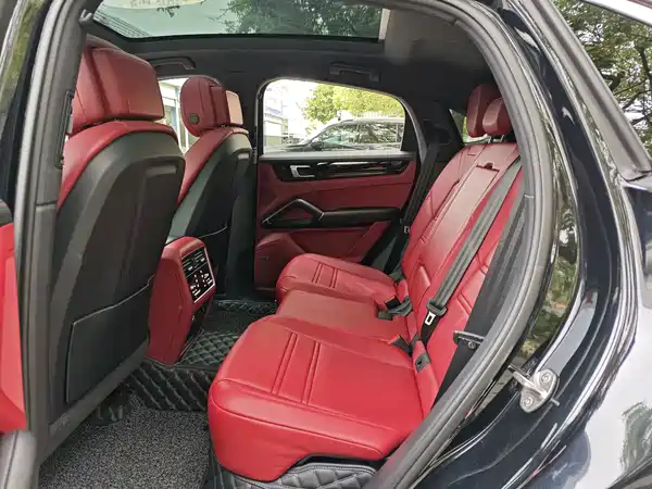 Porsche Cayenne 2021