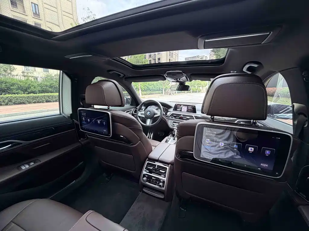 BMW 7 Series 2019 — фото 7