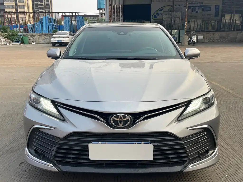 Toyota Camry 2021 — фото 2