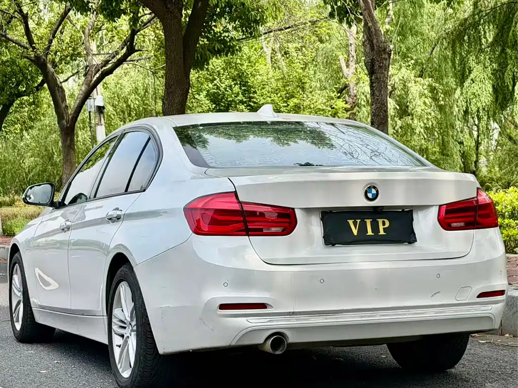 BMW 3 Series 2018 — фото 8