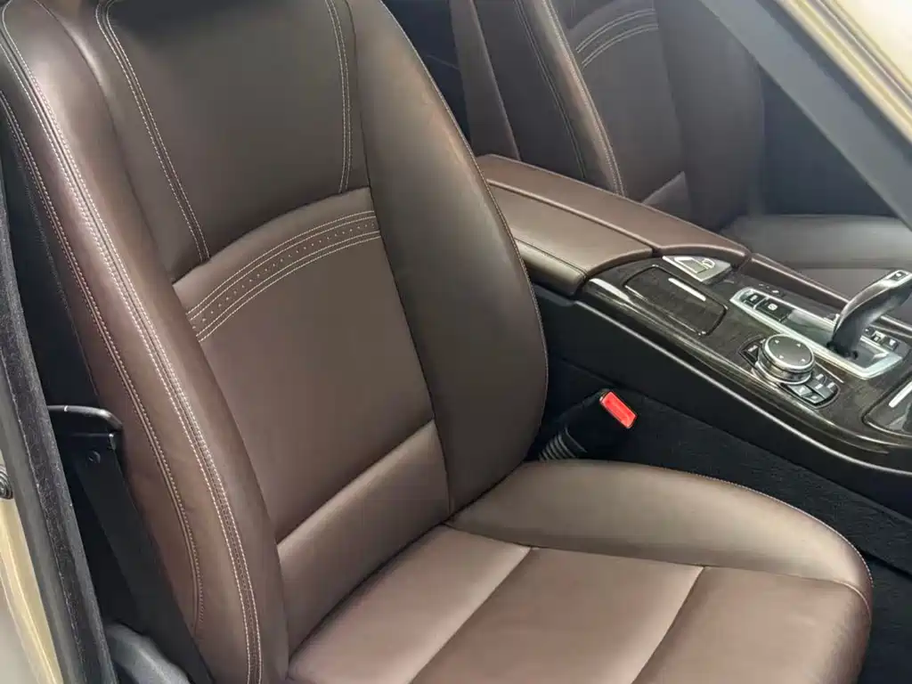 BMW 5 Series 2017 — фото 11