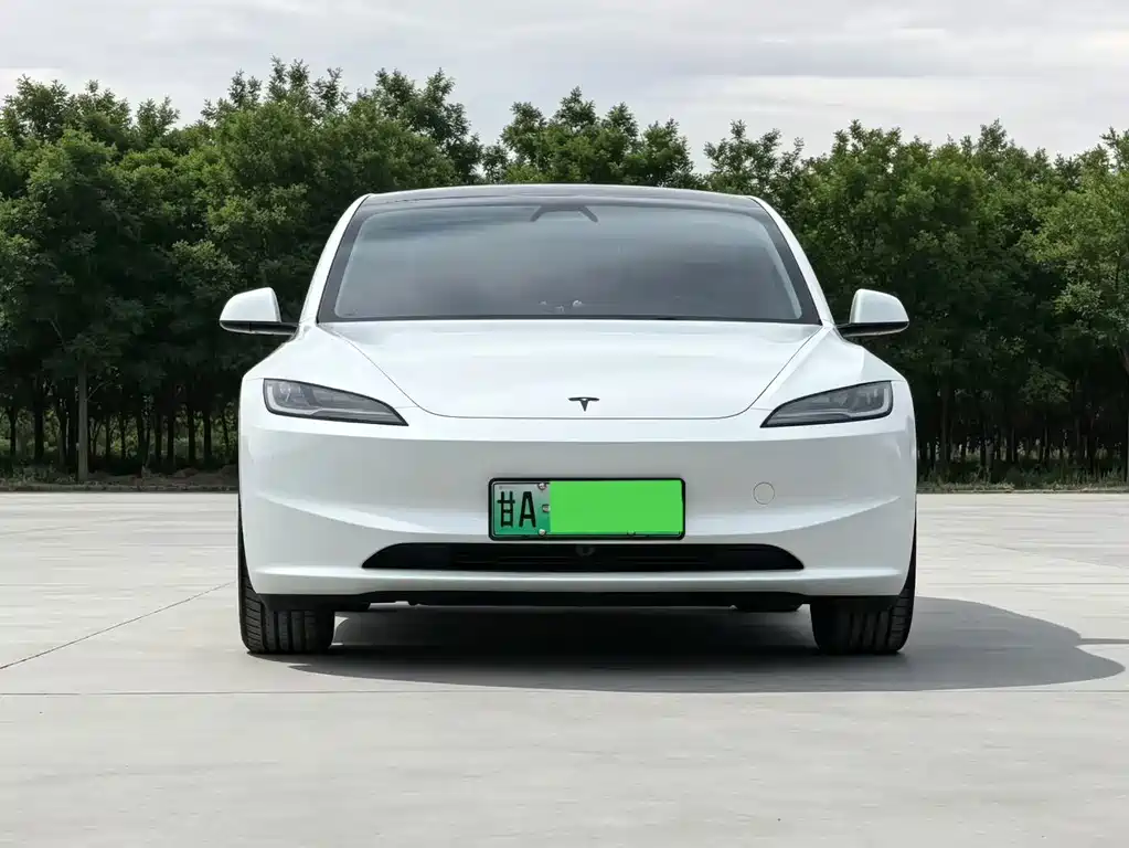 Tesla Model 3 2026 — фото 2