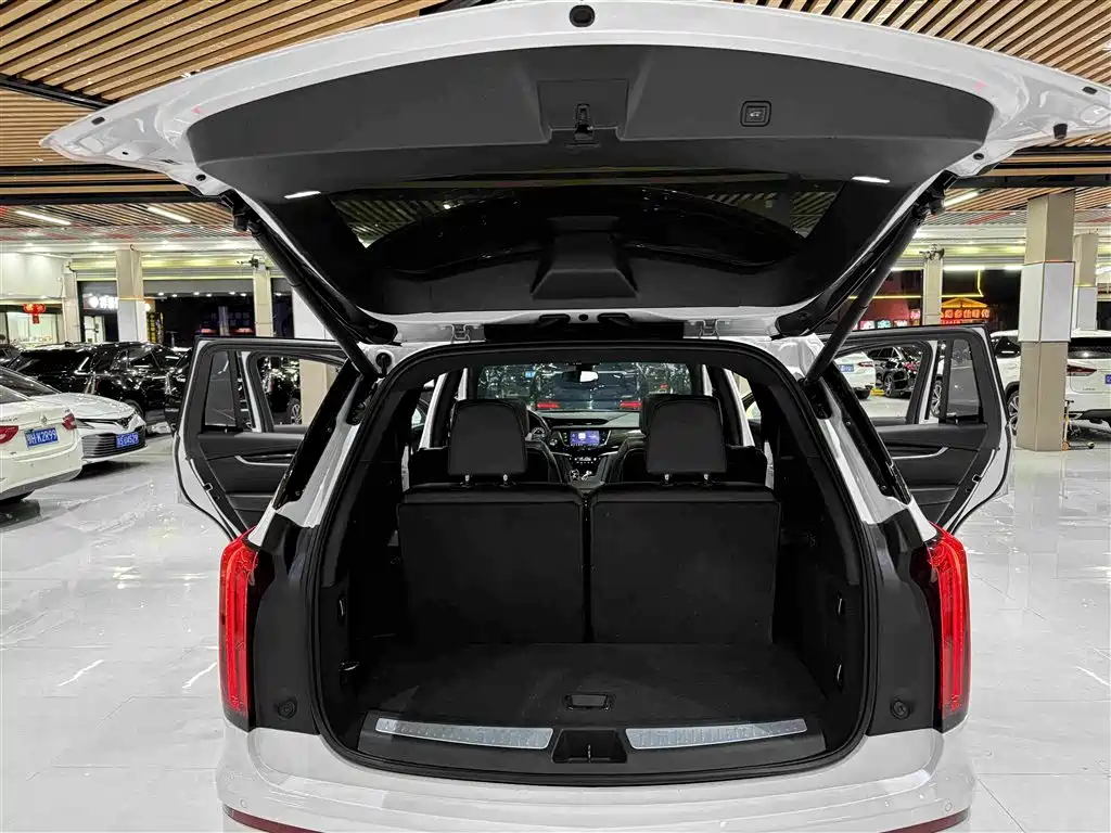 Cadillac XT6 2021 — фото 16