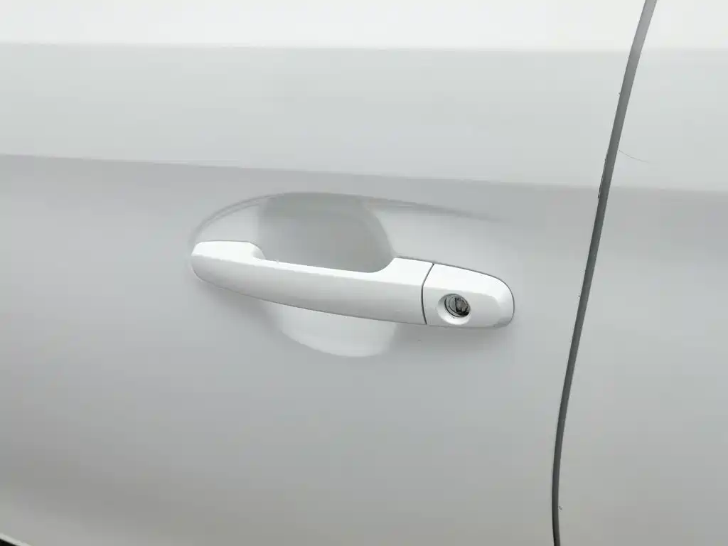 Toyota Yaris L 2018 — фото 18