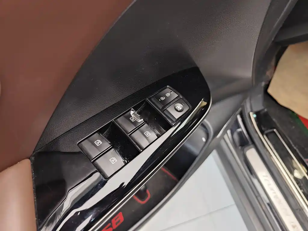 GAC Motor Trumpchi GS8 2017 — фото 9