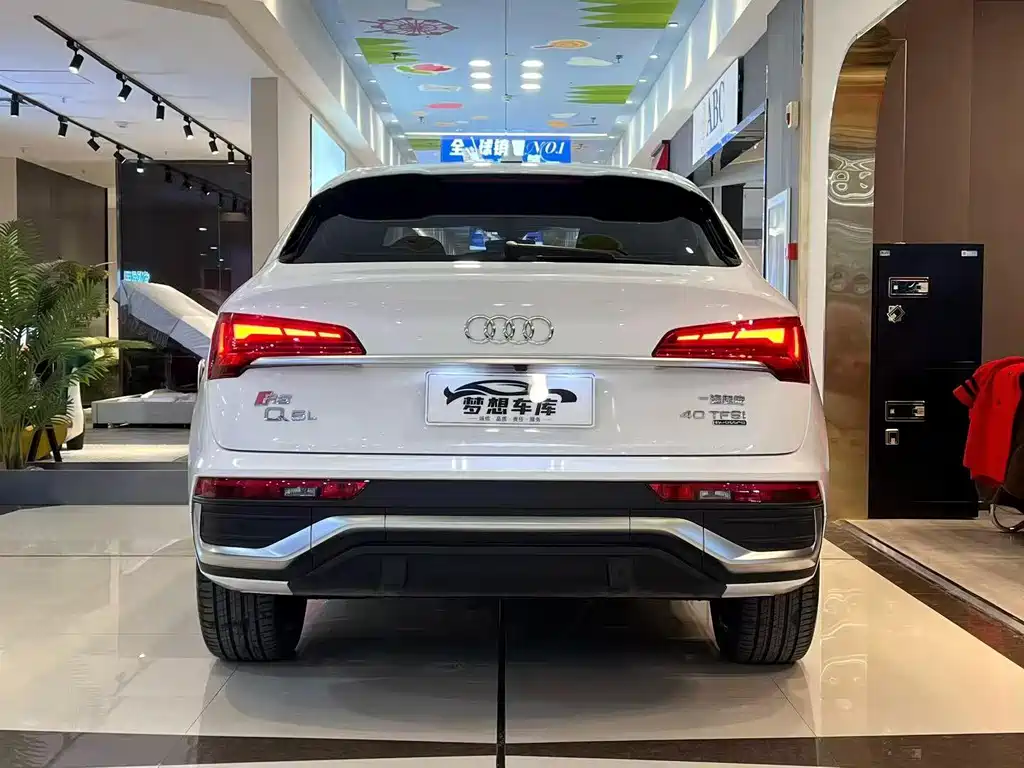 Audi Q5L Sportback 2021 — фото 8