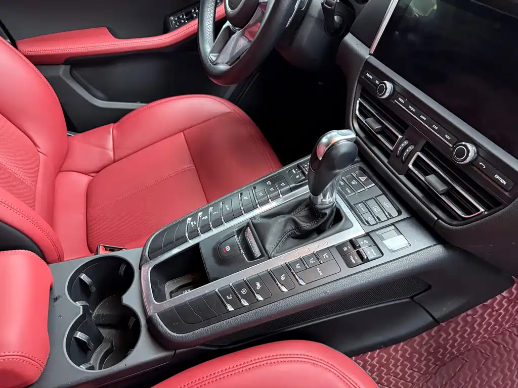Porsche Macan 2019 — фото 18