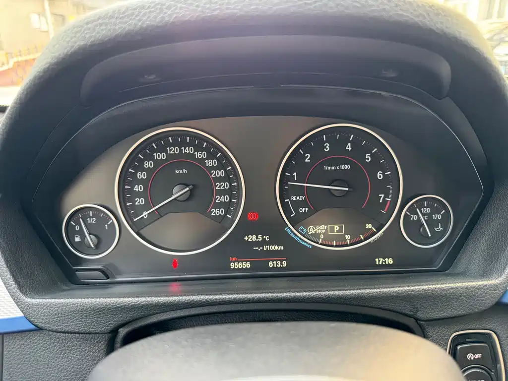 BMW 3 Series 2019 — фото 10