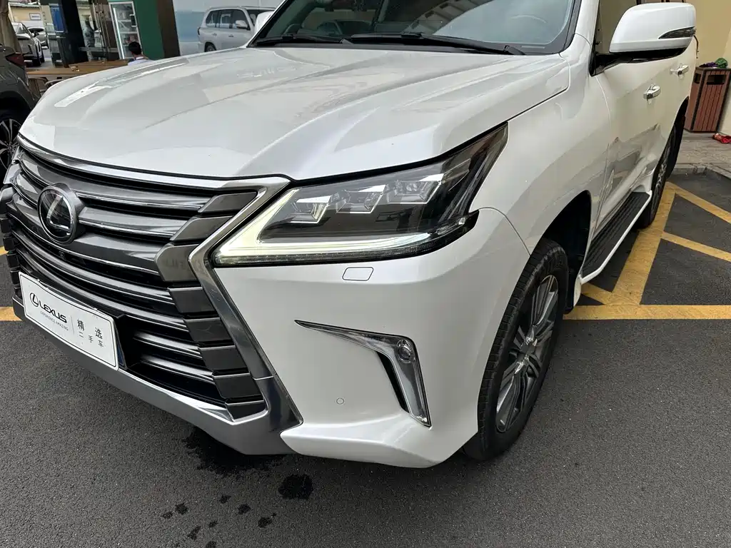 Lexus LX 2017 — фото 2