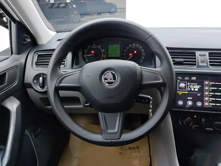 Skoda Rapid 2016 — фото 15