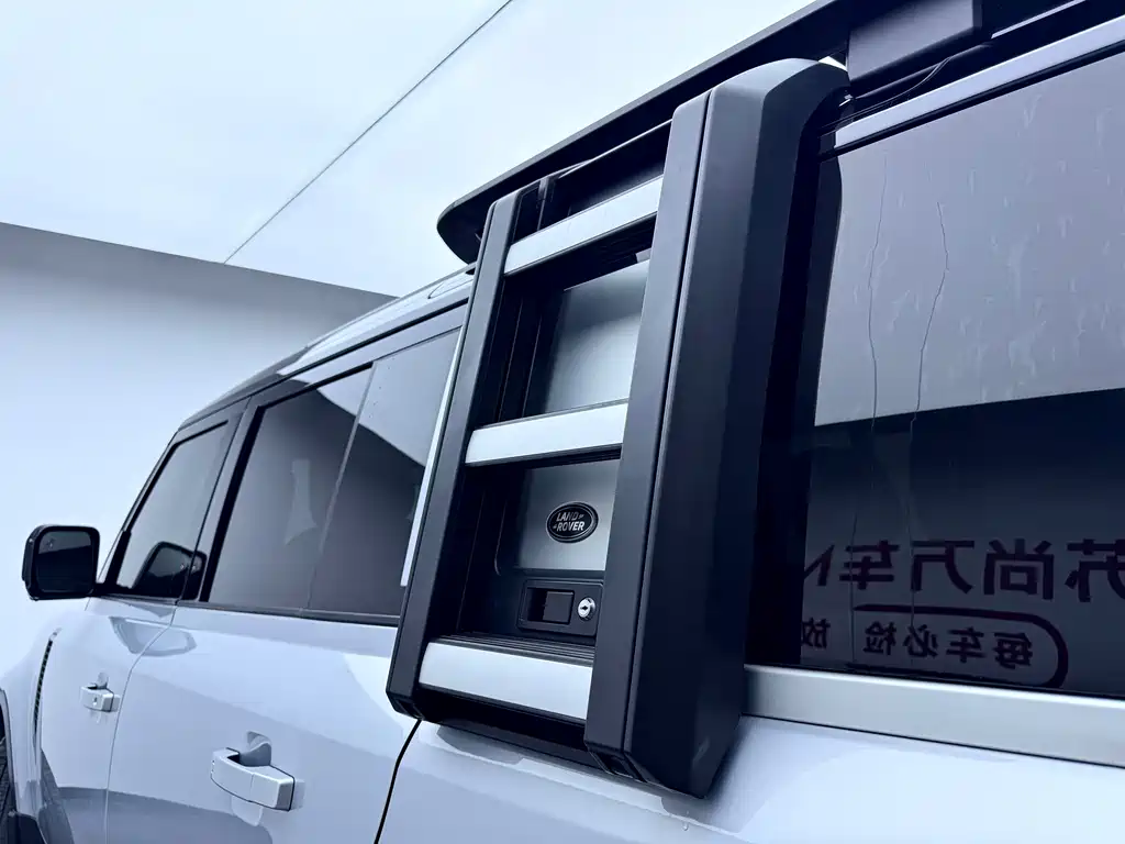 Land Rover Defender 2021 — фото 13