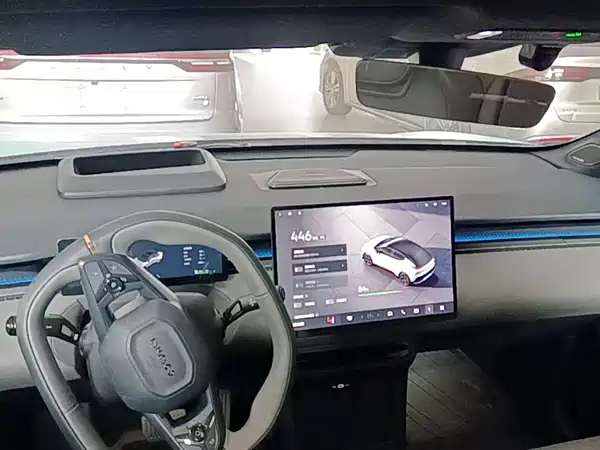 Lynk & Co Z20 2024